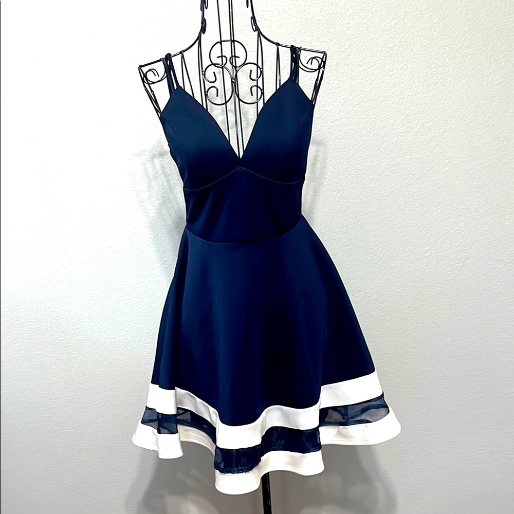 Jodi Kristopher Blue and White Fit and Flare Mini‎ Dress with Plunge Neckline 3